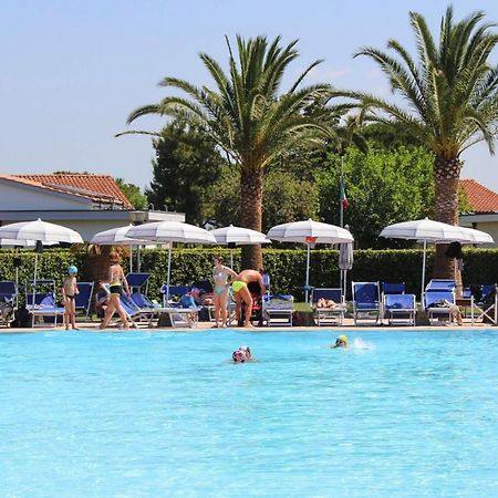 מרינה די צ'צ'ינה Apartment La Cecinella In Cecina Mare מראה חיצוני תמונה